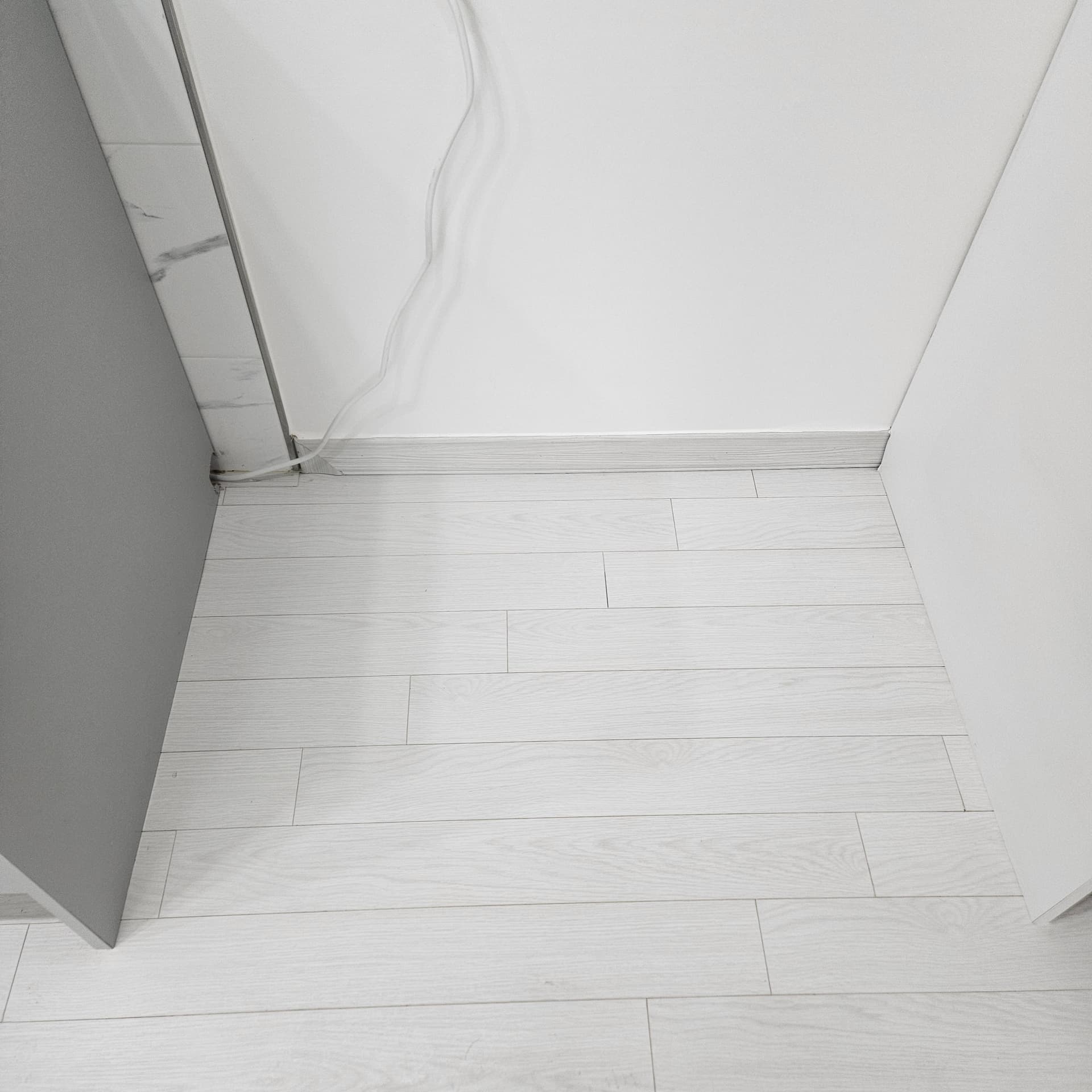 싱크대 뒤 벽면 오염 제거